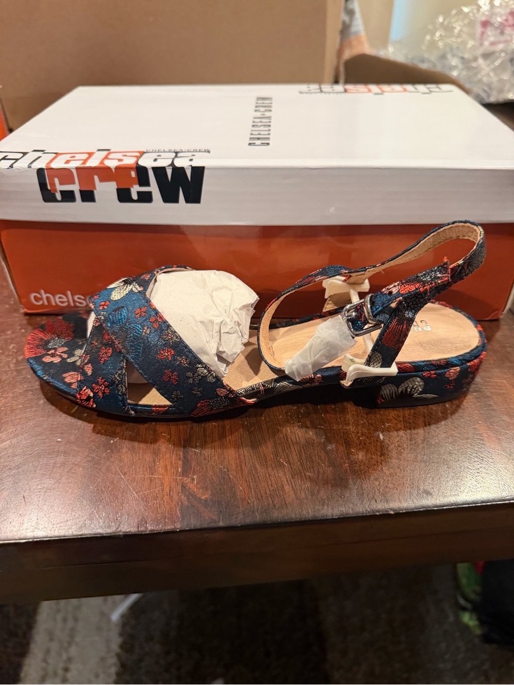 Chelsea Crew Women’s Geisha Ankle Strap Sandals Navy Floral Fabric Size 6 M US